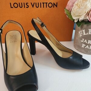 New Naturalizer Sandal size 8